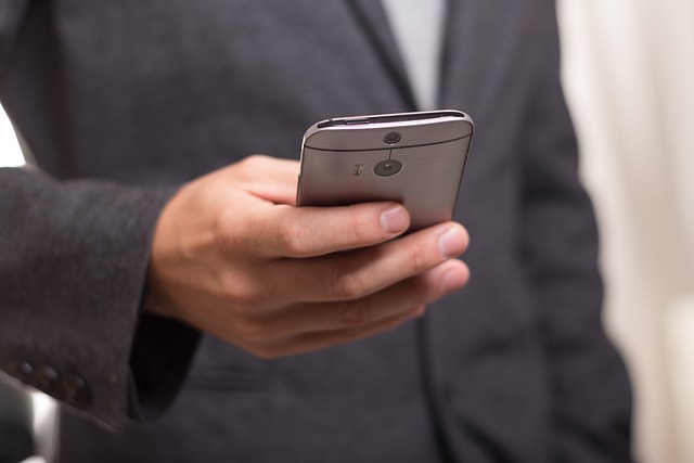 telefonující pracovník firmy