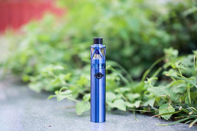 Otec také kouří elektronické cigarety. 